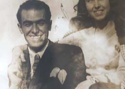 With her husband in 1931. (Source: x.com/MariaBranyas112)