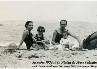With her husband and their children in 1936. (Source: x.com/MariaBranyas112)