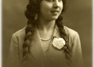 In 1925. (Source: x.com/MariaBranyas112)