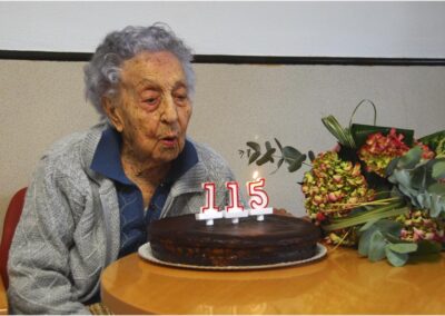 On her 115th birthday in 2022. (Source: x.com/MariaBranyas112)