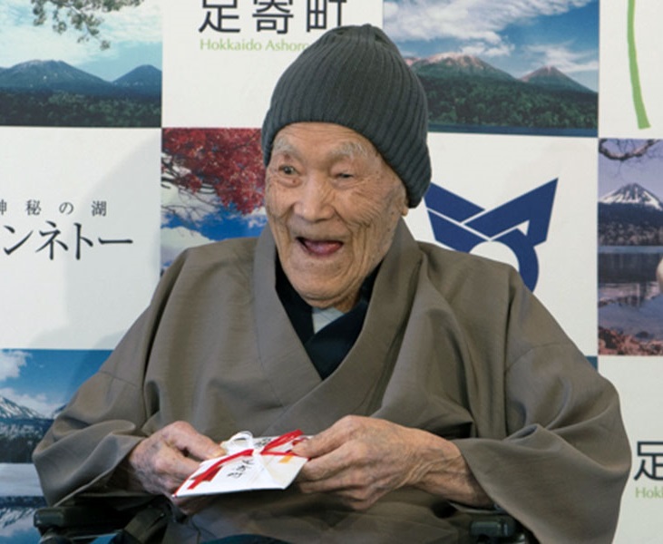 In April 2018, aged 112, getting recognized by the GWR. (Source: Guinness World Records)
