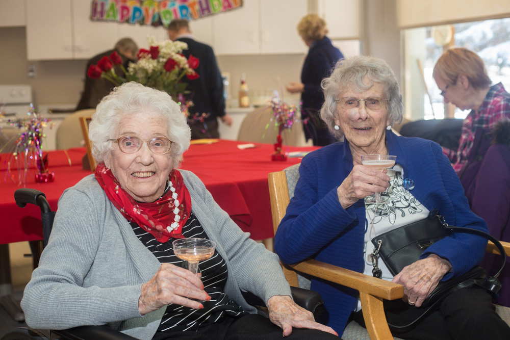 Hazel Skuce (left) and her sister Clara Hornibrook (aged 105) on Skuce's 107th birthday in 2019 (Source: Chelsea Kemp/The Brandon Sun)