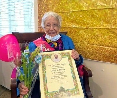 On her 110th birthday, holding a letter signed by Pope Francis. (Source: WRCBtv)