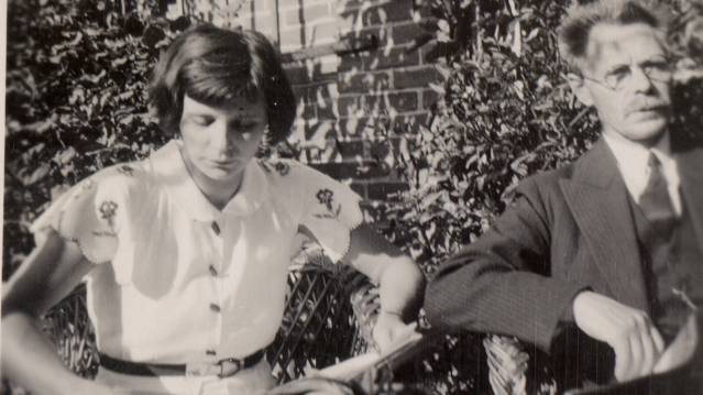 Catherina van der Linden as a teenager with her father. (Source: The Senior)