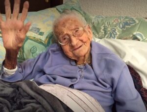 As a supercentenarian. (Source: Eje Central)