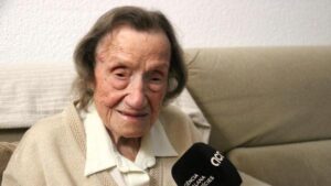 On her 112th birthday. (Source: rac1.cat)