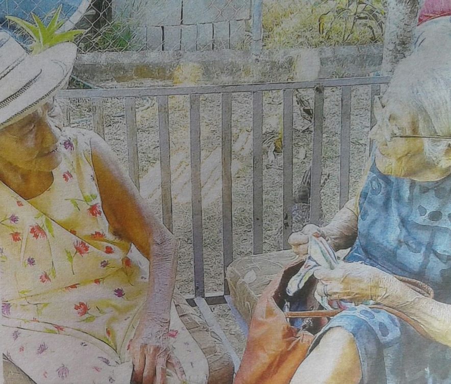 Bienvenida Aguilar Aizprúa (left, aged 106) and her sister Generosa (aged 100) in January 2016. (Source: Facebook/orgullosamentesoyc9)