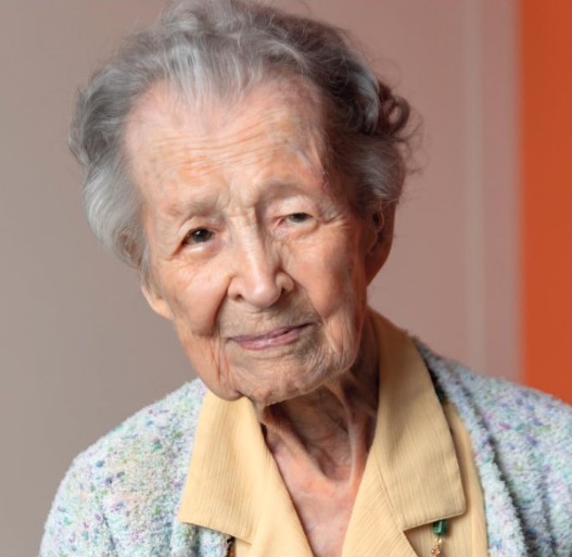 At the age of 109. (Source: Versailles)
