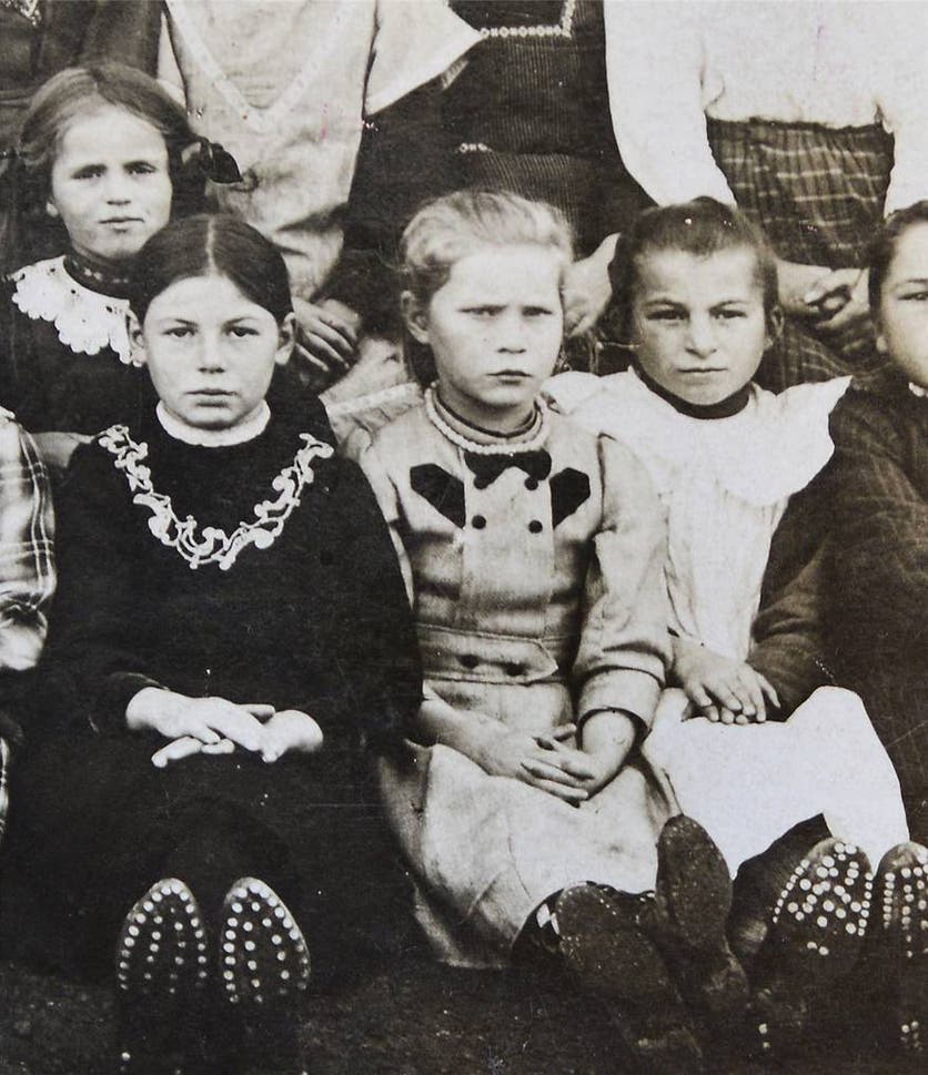 As a child (middle) in 1916. (Source: Gerontology Wiki)
