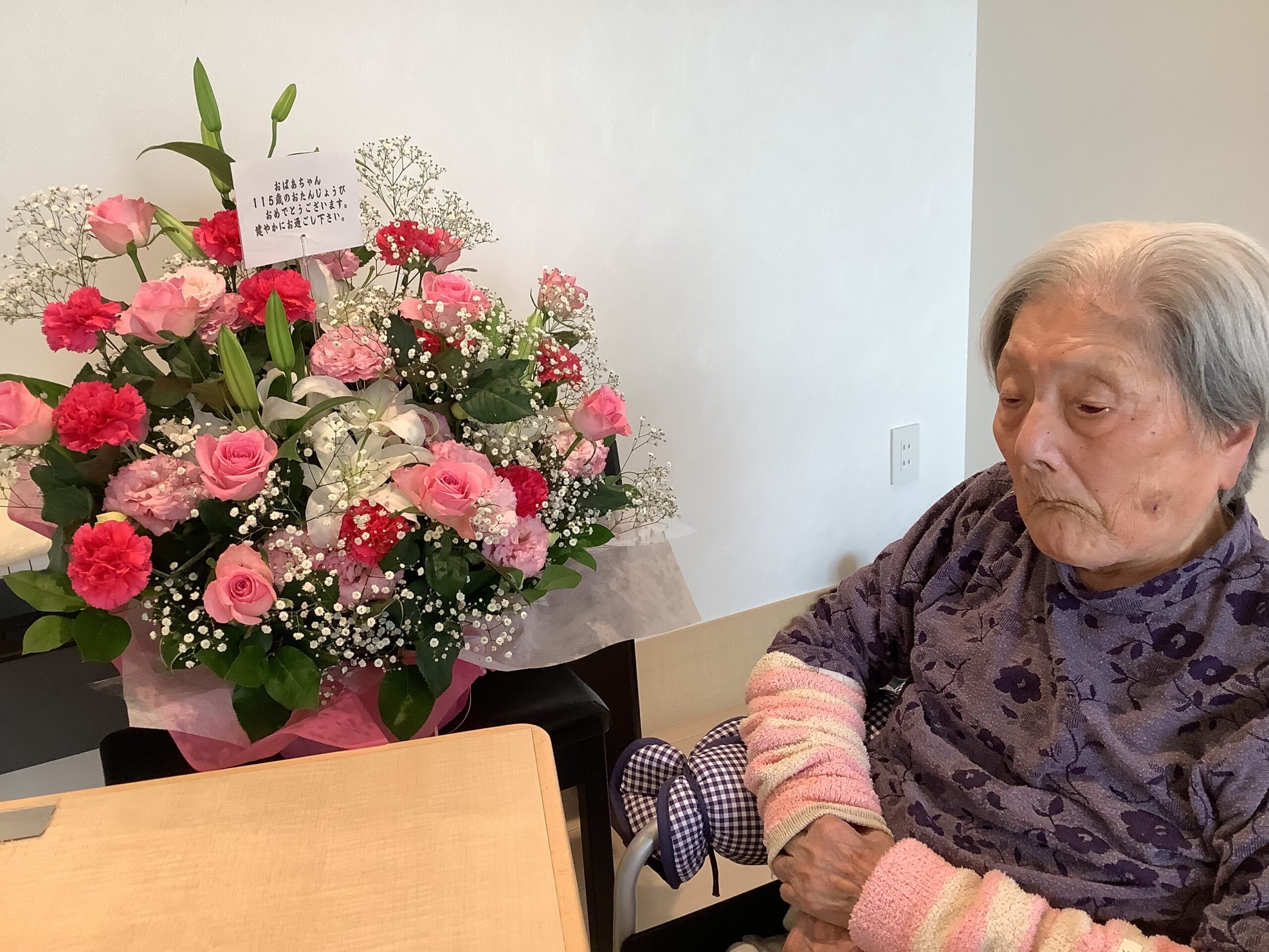 Congratulatory flowers and message from LongeviQuest (Source: chikusakai.jp)