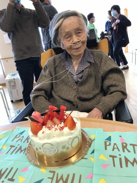 On her 112th birthday in 2021. (Source: sawara-fukushikai.org)