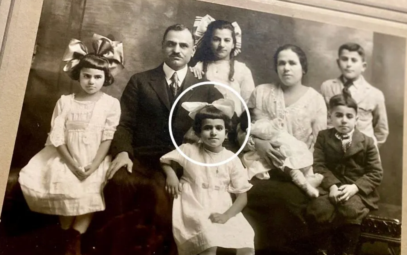 Family photo, around 1920. (Source: SiouxlandProud.com)