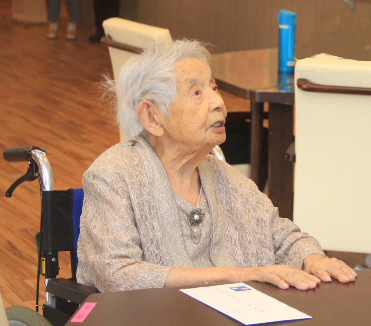 In September 2016, aged 106. (Source: Tokoname City)