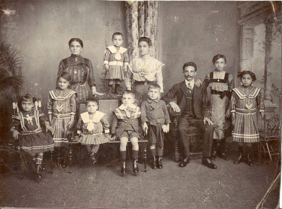In 1913, with her family. Assumpta is farthest on the right, next to her older sister, Eliza. (Source: Facebook/MemoriasBotucatu)