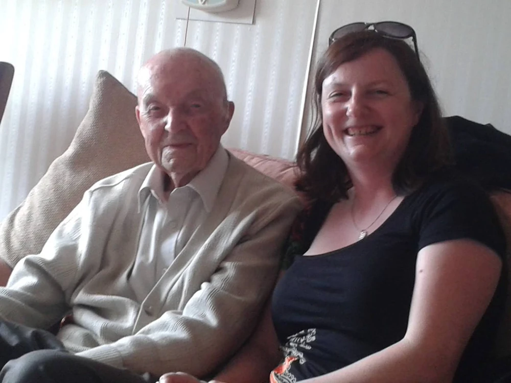 Crawford (aged 99) with his granddaughter Shona Darling in August 2014.