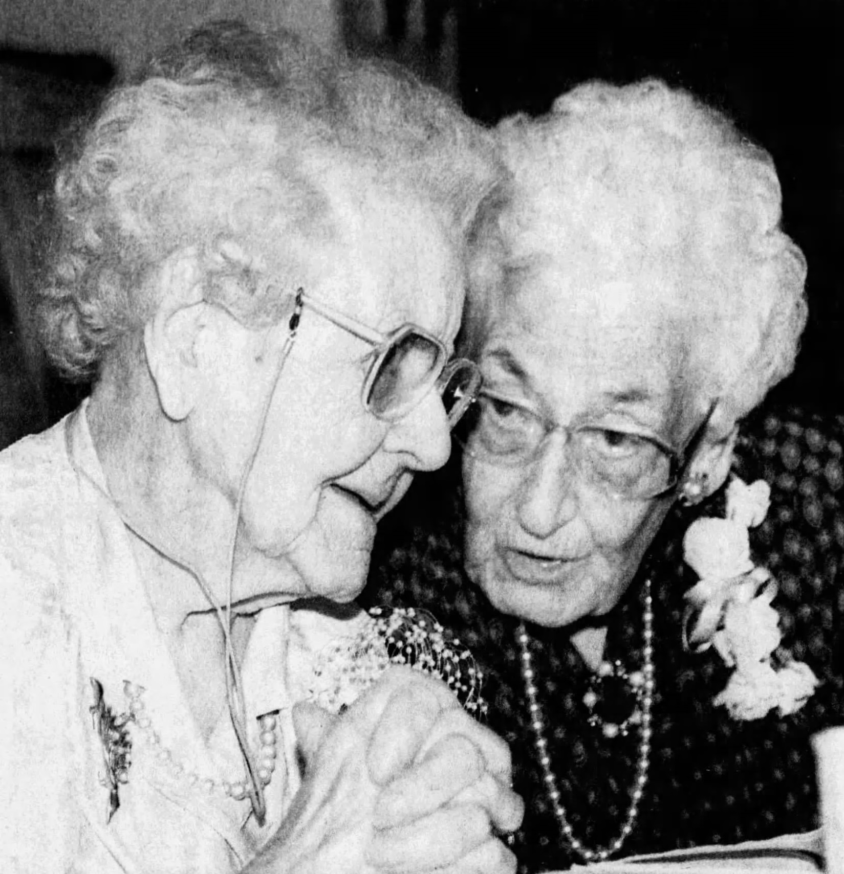 Pease (left) on her 108th birthday in 1996, alongside another centenarian, Freda McLaughlin (who was about to turn 101 at the time). (Source: The Ottawa Citizen,10 May 1996)