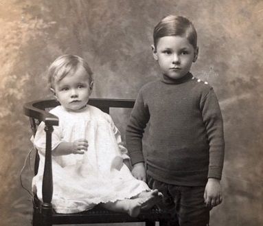 Shaw (left) at the age of 1. (Source: InYourArea)