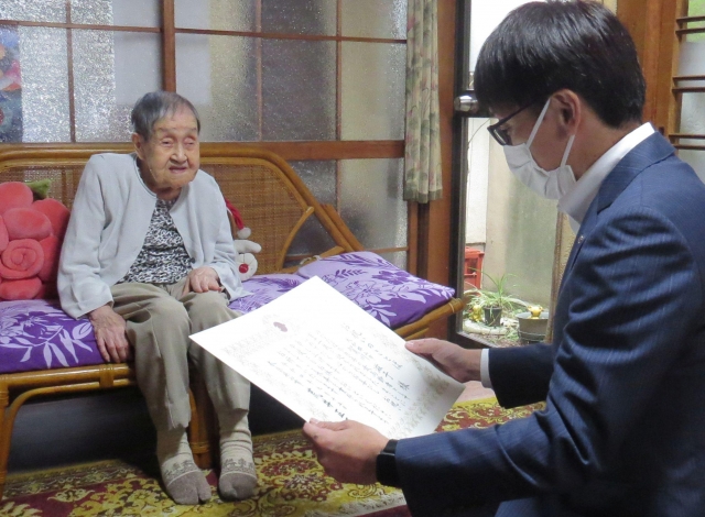 In September 2022, aged 111. (Source: Nara Shimbun)