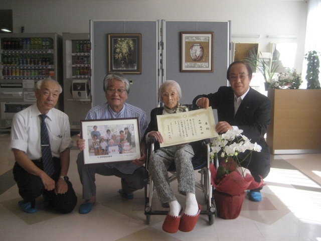 In September 2011, aged 111. (Source: Itō City)