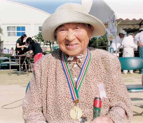 In September 2009, shortly before her 98th birthday. (Source: Imari City Public Relations Magazine)
