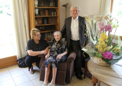 On her 110th birthday. (Source: cite-echirolles.fr)