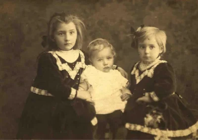 Young Louise (from left) with her brother Karl and sister Fridl. (Source: Chicago Sun Times)