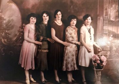 Lowe, second from left, with her four sisters in 1928. (Source: New Haven Register)
