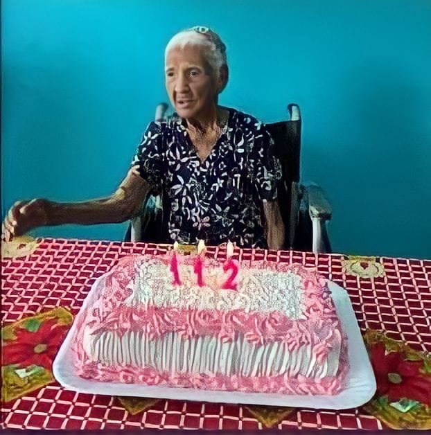 On her 112th birthday. (Source: Facebook/TRIBUNA DE IGUAPE)