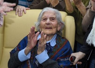 At the age of 111. (Source: SÁBADO)