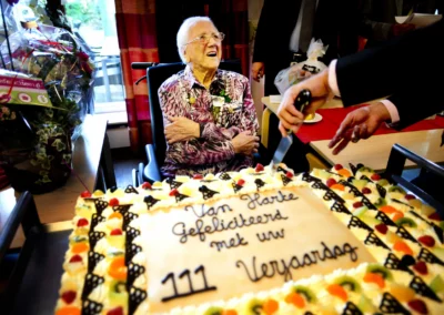 On her 111th birthday in 2013. (Source: Het Parool)