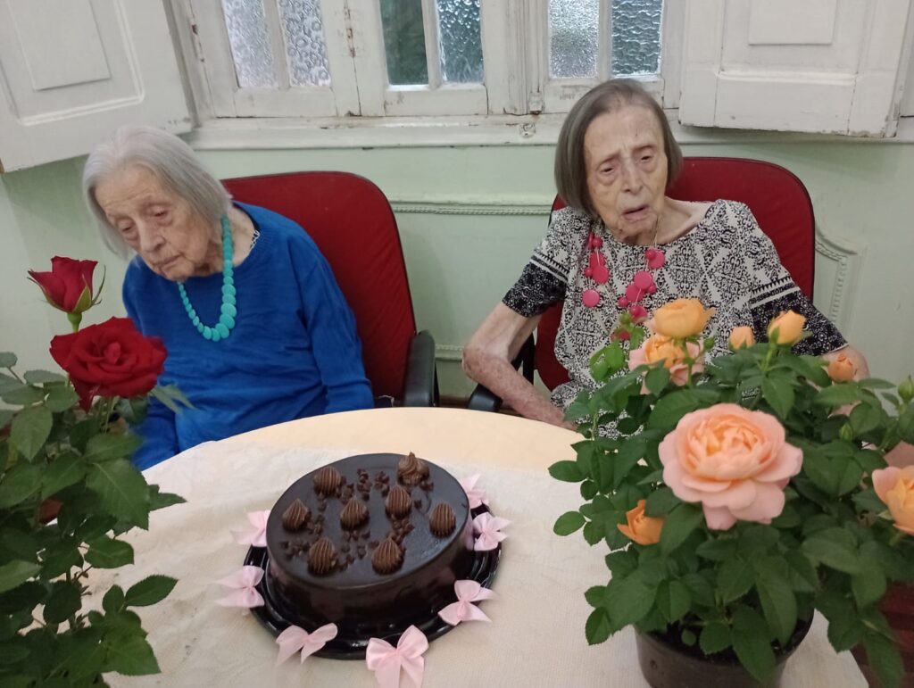 Graçia (aged 110) and Rosa (aged 109) on 8 March 2024.