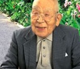 In June 2002, aged 100. (Source: Ujina Elementary School)