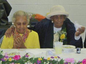 Berry (left), with her older sister, Laura Hoffman. (Source: WSET)