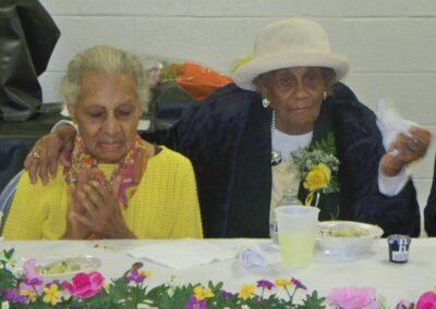 Berry (left), with her older sister, Laura Hoffman. (Source: WSET)