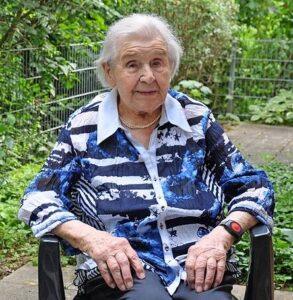 On her 109th birthday. (Source: Stimme)