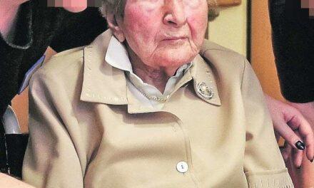 On her 108th birthday. (Source: Meine Kirchenzeitung)