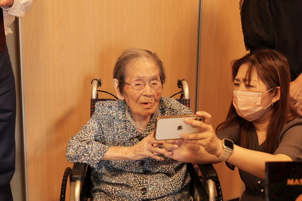 Masu Usui and her granddaughter Yukiko Nakamura.