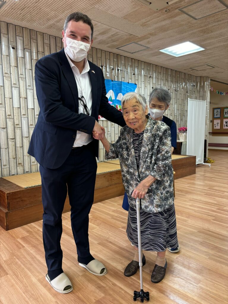 LongeviQuest's Ben Meyers with Mashi Kawazu, 105, younger of Japan's oldest known sibling pair