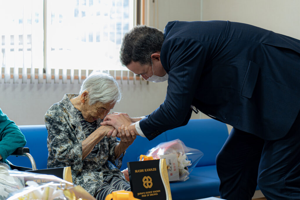 LongeviQuest's Ben Meyers with Mashi Kawazu, 105, younger of Japan's oldest known sibling pair