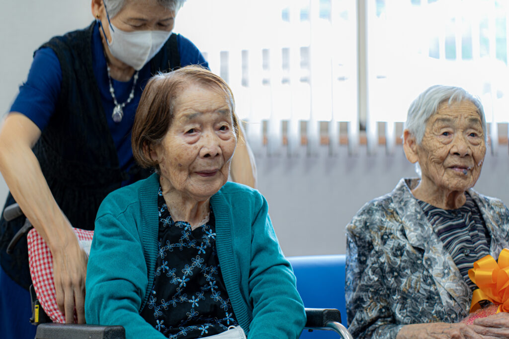 Ichi Tsuchiya, 108, and Mashi Kawazu, 105, Japan's oldest known sisters