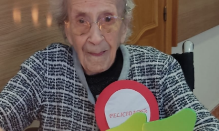 On her 110th birthday (Source: Facebook page Residencia De Las Cruces Daimiel)