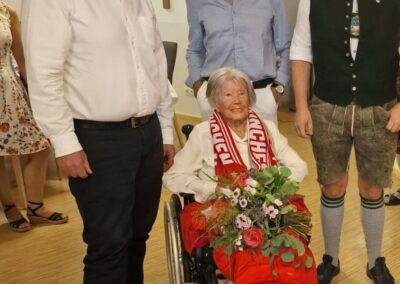 In July 2022, with Uli Hoeneß (left), Hans-Peter Wucherer (middle) and Oberstaufen's mayor Martin Beckel (right). (Source: Allgäuer Zeitung)