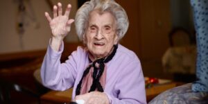 On her 110th birthday. (Source: Berliner Kurier).