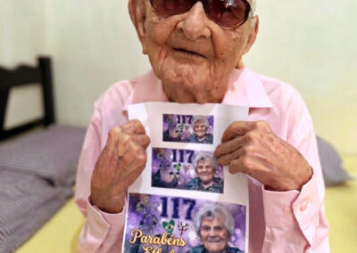João Marinho Neto congratulating Ethel Caterham on her 117th birthday. (12 August 2026)