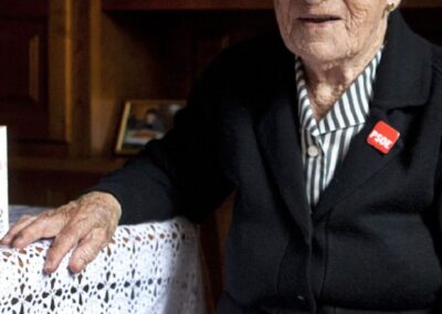 In May 2011, aged 101. (Source: EL PAÍS)