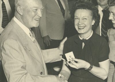 In 1952, receiving an honor from President Dwight D. Eisenhower. (Source: Facebook/Friends of Lois Leyda)