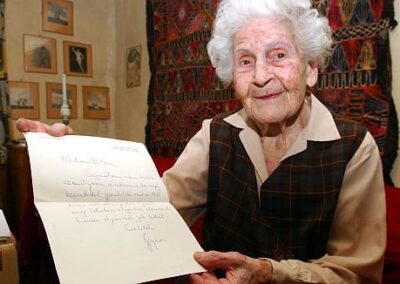 At the age of 100. (Source: Papageno.hu)
