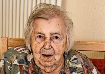 On her 106th birthday. (Source: Hannoversche Allgemeine Zeitung (HAZ))