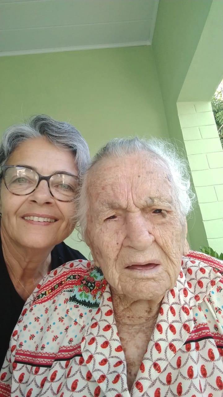 Luisa Maggioni with her granddaughter Lúcia Pecinalli.