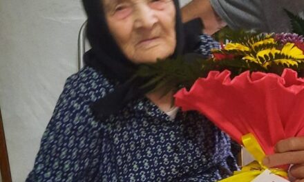 On her 110th birthday. (Source: Facebook / Histórias, estórias, contos, lendas e curiosidades de Coruche)